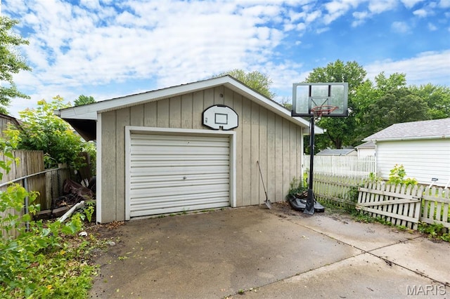 912 N Illinois Ave, Litchfield, IL 62056 - detached garage with concrete driveway