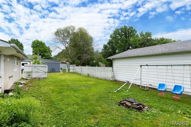 912 N Illinois Ave, Litchfield, IL 62056 - view of yard