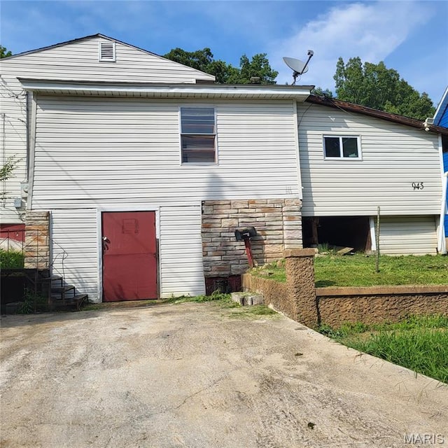 945 Cedar St, Poplar Bluff, MO 63901 - view of home's exterior