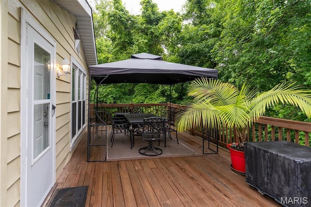623 Boyne St, De Soto, MO 63020 - wooden deck with outdoor dining space