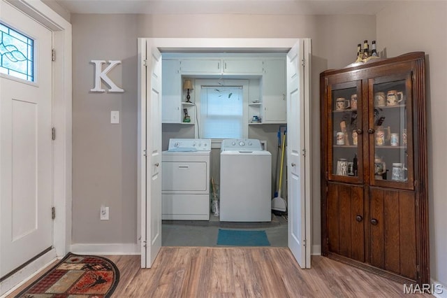 623 Boyne St, De Soto, MO 63020 - laundry area with washing machine and dryer, wood finished floors, and plenty of natural light