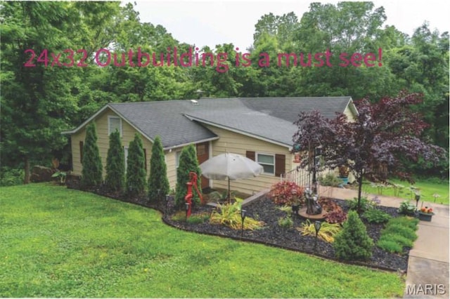 623 Boyne St, De Soto, MO 63020 - view of front of property with a front lawn