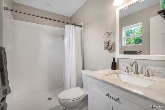 4004 W Dr, Saint Peters, MO 63376 - bathroom featuring vanity and a shower with curtain