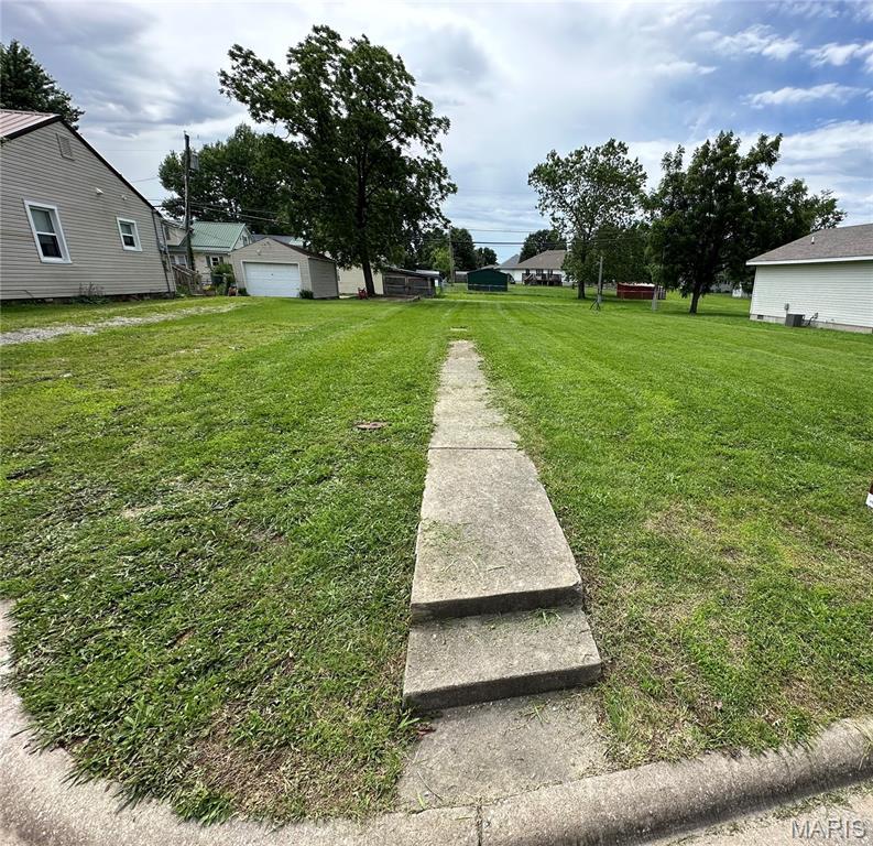 1158 Beverly Dr, Lebanon, MO 65536 - photo 2