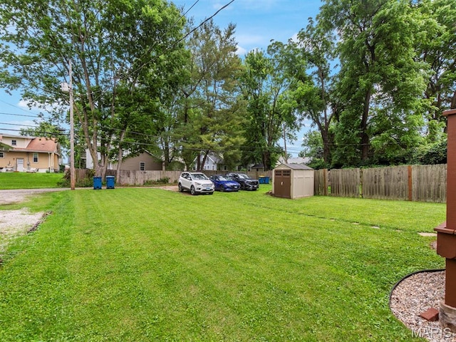 414 Plum St, Edwardsville, IL 62025 - view of yard with a storage shed