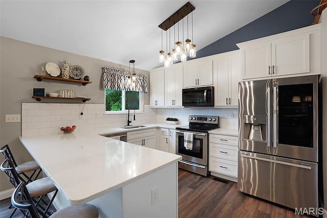 6232 Clover Lake Dr, Cedar Hill, MO 63016 - kitchen featuring stainless steel appliances, a peninsula, a breakfast bar, light countertops, and lofted ceiling