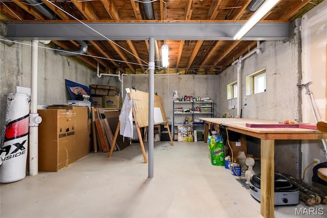 1001 Laurel Bend Ct S, Kirkwood, MO 63122 - below grade area with a workshop area