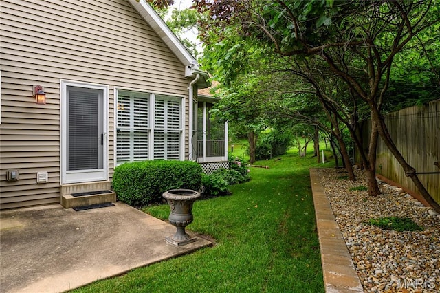 1001 Laurel Bend Ct S, Kirkwood, MO 63122 - view of yard with entry steps and a patio area