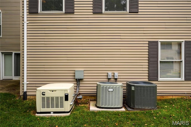 1001 Laurel Bend Ct S, Kirkwood, MO 63122 - exterior view of a power unit and a central air condition unit
