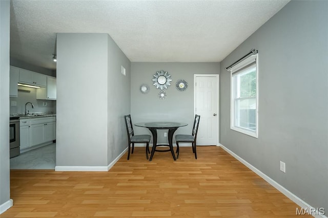 4322 Heidelberg Ave, Saint Louis, MO 63123 - dining space with light wood-style flooring and a textured ceiling