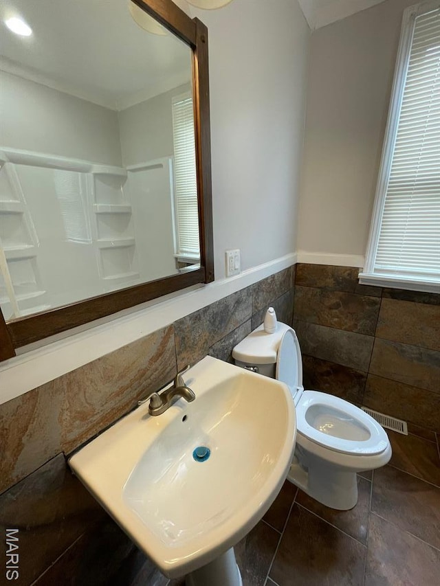 5350 Claxton Ave, Saint Louis, MO 63120 - bathroom with tile walls and a wainscoted wall