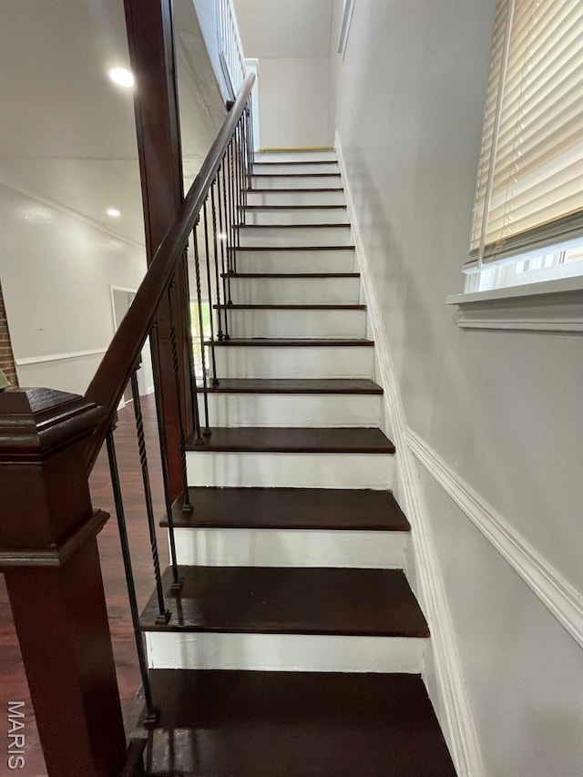 5350 Claxton Ave, Saint Louis, MO 63120 - view of stairway