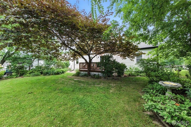 7142 Circleview Dr, Gravois Township, MO 63123 - view of grassy yard featuring a deck