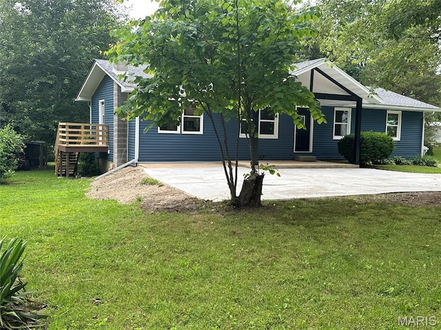66 County Road 6680, Salem, MO 65560 - view of front of house featuring a front yard and a deck