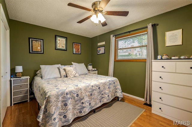 1003 Marilyn Ct, Washington, MO 63090 - bedroom featuring wood finished floors, ceiling fan, and a textured ceiling