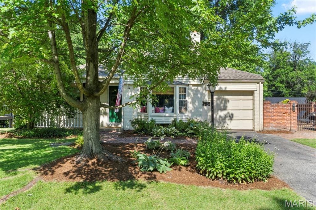 747 Glenway Dr, Glendale, MO 63122 - photo 1