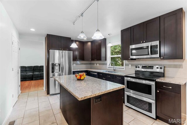 17 Connemara Rd, Saint Peters, MO 63376