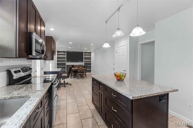 17 Connemara Rd, Saint Peters, MO 63376