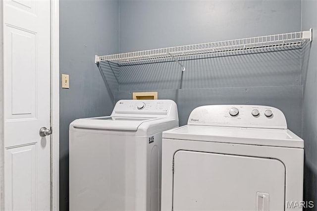 404 Arbor Spring Dr, Ballwin, MO 63021 - laundry room with washing machine and dryer