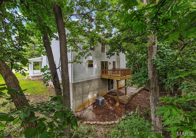 404 Arbor Spring Dr, Ballwin, MO 63021 - back of house with a wooden deck