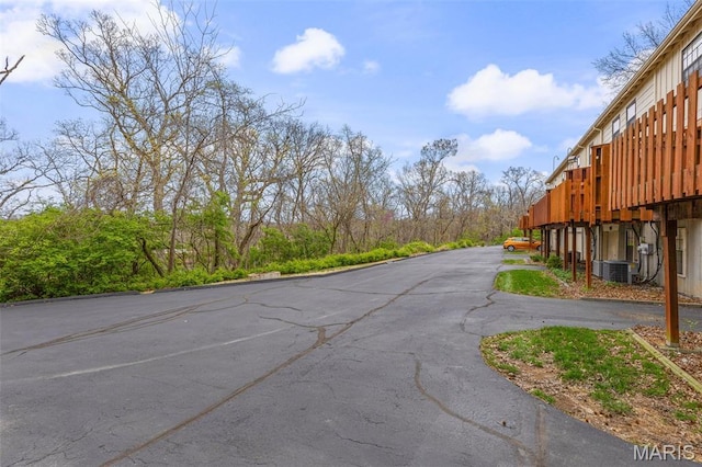 2318 Hidden Meadow Ln, Ballwin, MO 63021 - view of road