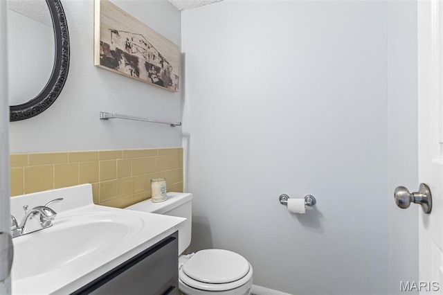 2318 Hidden Meadow Ln, Ballwin, MO 63021 - bathroom featuring vanity and tile walls
