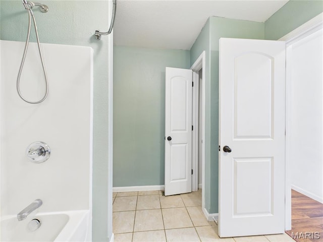 16107 Hummingbird Ln, Saint Robert, MO 65584 - full bath featuring washtub / shower combination and tile patterned floors