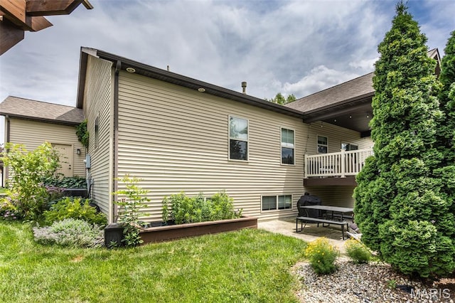 3841 Ember Ct, Edwardsville, IL 62025 - back of property featuring a patio area and a lawn