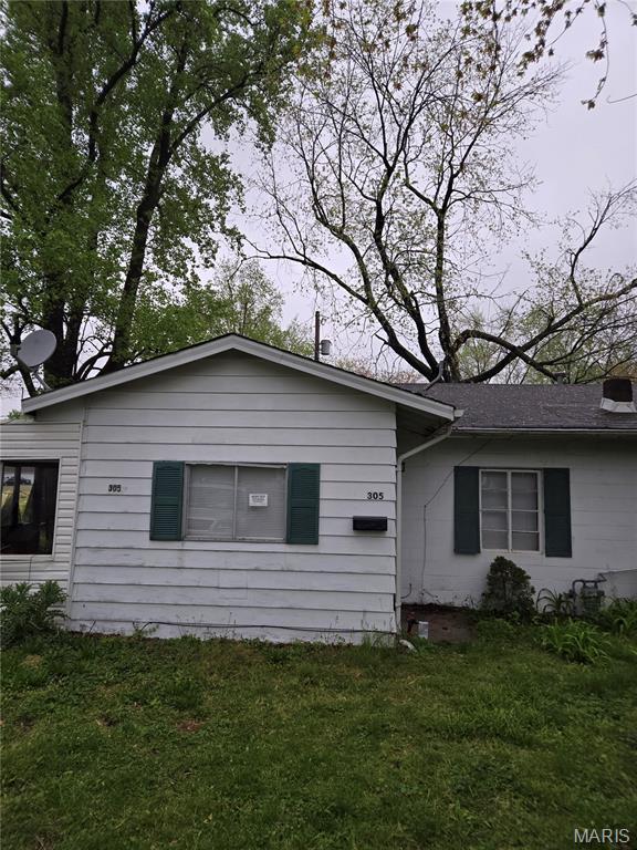 305 W 7th St, Cahokia, IL 62206 - view of front of house with a front yard