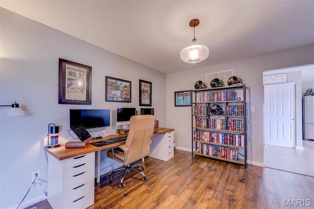 606 Wyndview Dr, Lake St Louis, MO 63367 - office space featuring wood finished floors and baseboards