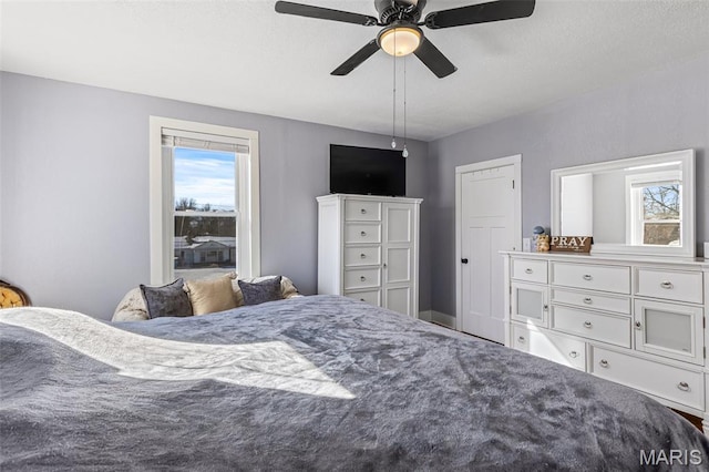 402 S Walker St, Montgomery City, MO 63361 - bedroom with a ceiling fan