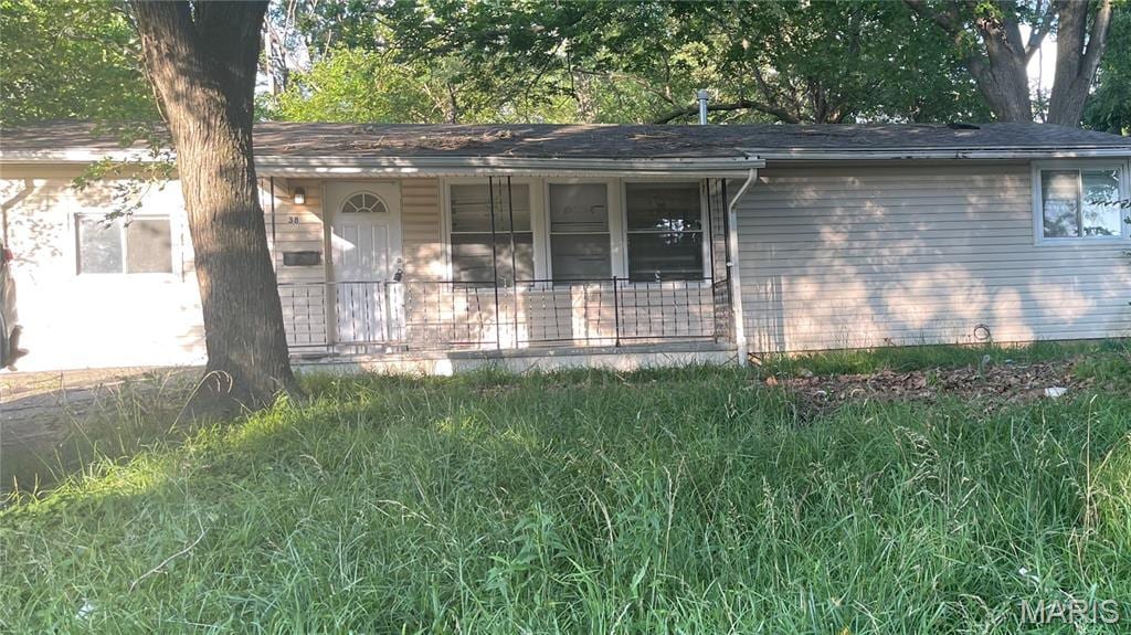 38 Westdell Dr, Dellwood, MO 63136 - single story home with covered porch