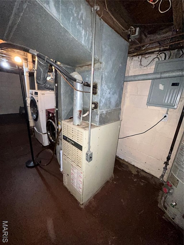 7155 Theodore Ave, Jennings, MO 63136 - utility room featuring washing machine and dryer and heating unit