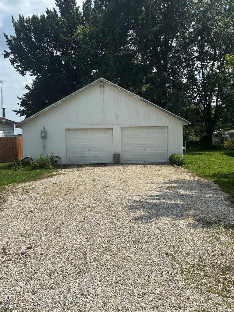 1004 W Taylor St, Bowling Green, MO 63334 - view of detached garage