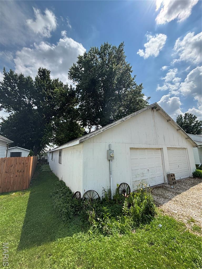1004 W Taylor St, Bowling Green, MO 63334 - view of detached garage
