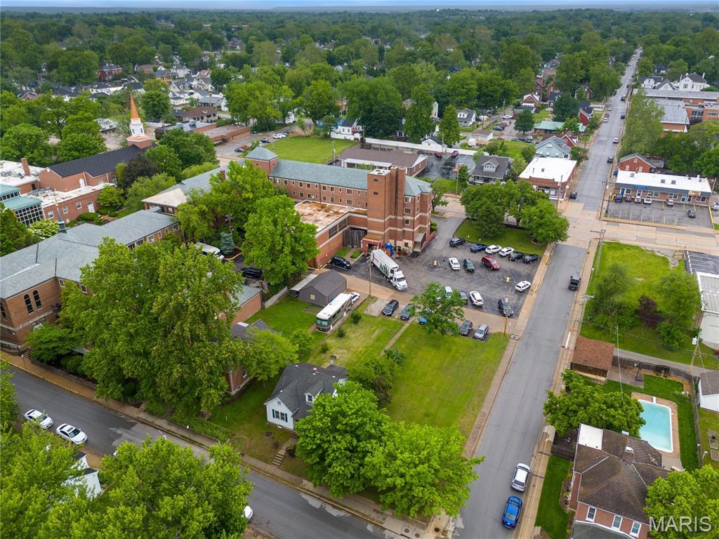 702 Jackson St, Saint Charles, MO 63301 - photo 1