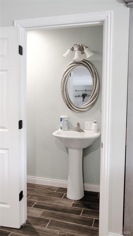 3215 Timber Ridge Rd, Palmyra, MO 63461 - bathroom featuring wood finish floors and baseboards