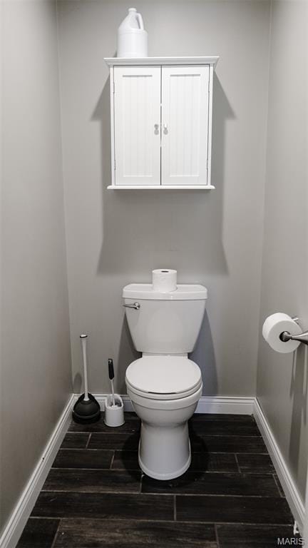 3215 Timber Ridge Rd, Palmyra, MO 63461 - bathroom with wood finished floors and baseboards