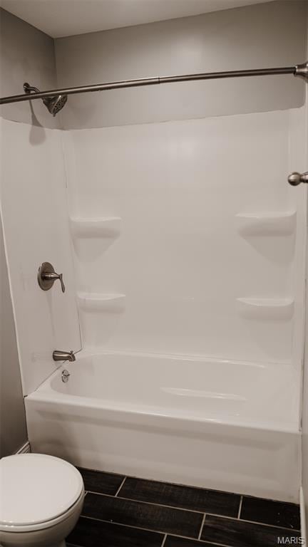 3215 Timber Ridge Rd, Palmyra, MO 63461 - bathroom with toilet and washtub / shower combination