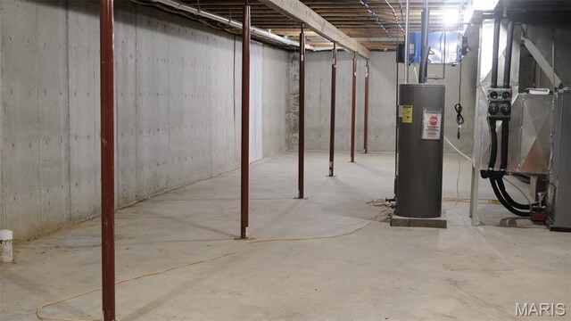 3215 Timber Ridge Rd, Palmyra, MO 63461 - unfinished basement featuring water heater