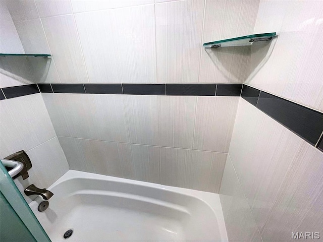 1418 Bluebird Ter, Saint Louis, MO 63144 - view of full bath