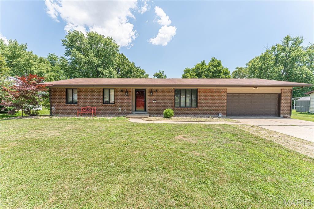 808 Ruth Dr, Saint Charles, MO 63301