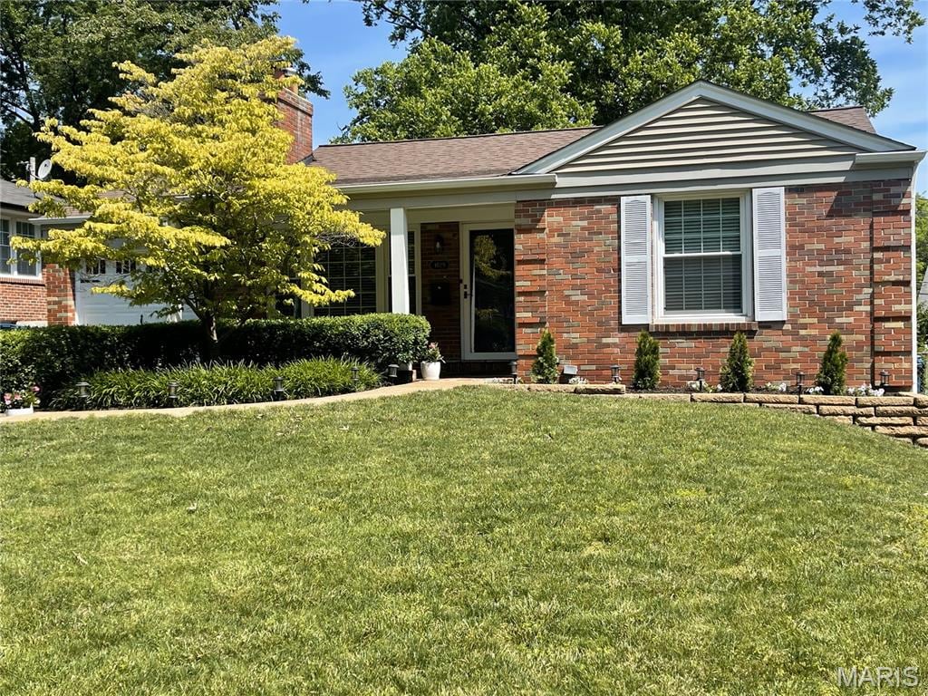 1029 Glenbrook Ave, Saint Louis, MO 63122 - ranch-style home with a front yard, a chimney, and brick siding