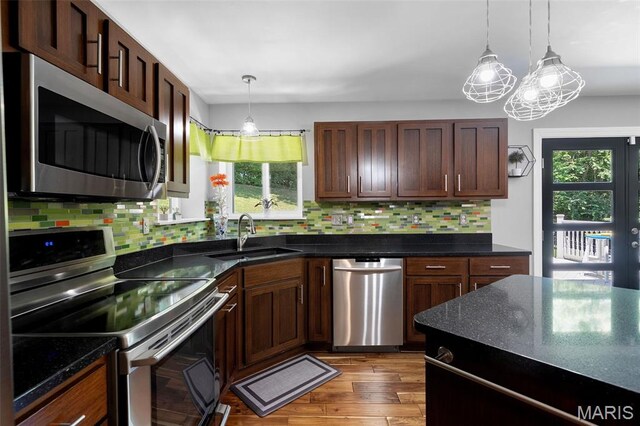 421 Keystone Dr, Fenton, MO 63026