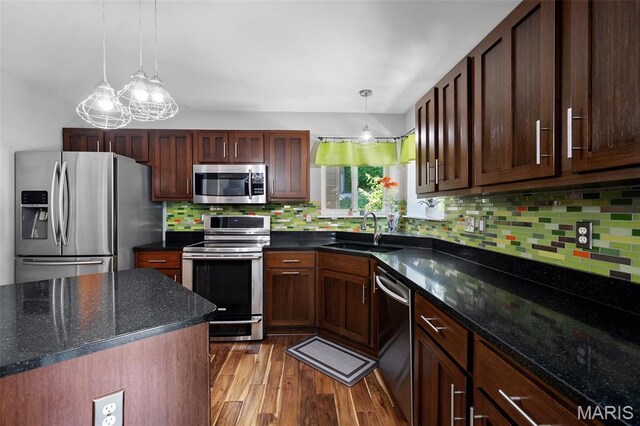 421 Keystone Dr, Fenton, MO 63026