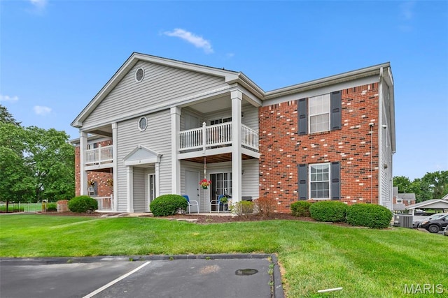 2 Berview Cir Unit H, Saint Louis, MO 63129 - view of property with uncovered parking
