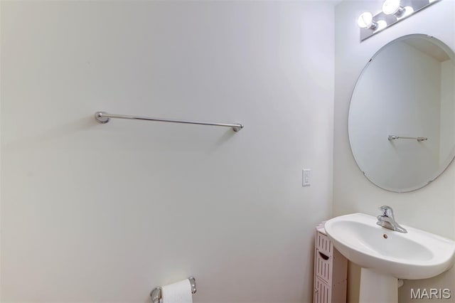 502 Summer Glen Ln, Saint Charles, MO 63301 - bathroom featuring a sink