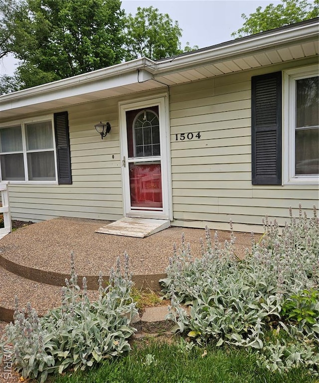 1504 Dean Ave, Hannibal, MO 63401 - property entrance