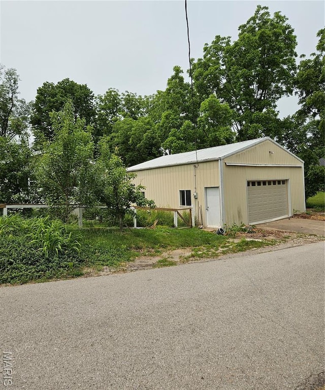 1504 Dean Ave, Hannibal, MO 63401 - view of front of property with a detached garage and an outdoor structure