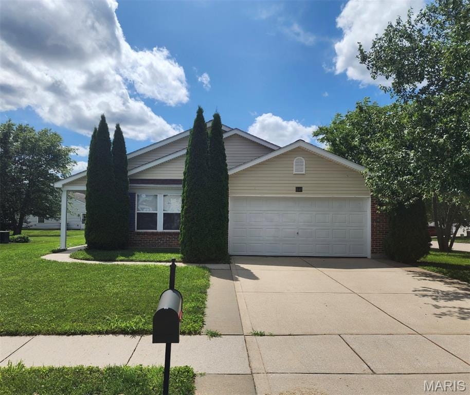 641 Fallen Timber Ln, Mascoutah, IL 62258